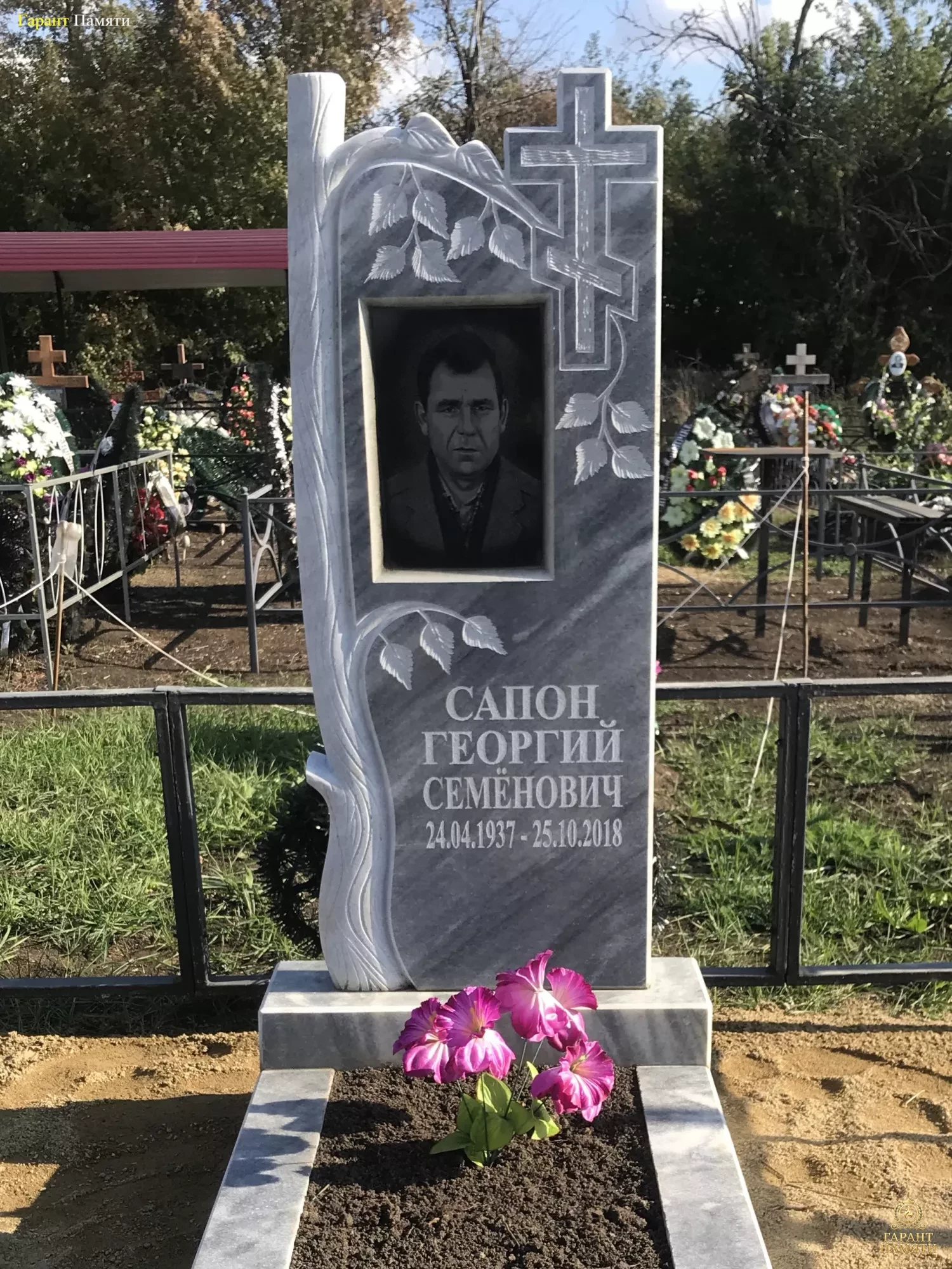 Памятник из мрамора Береза 13